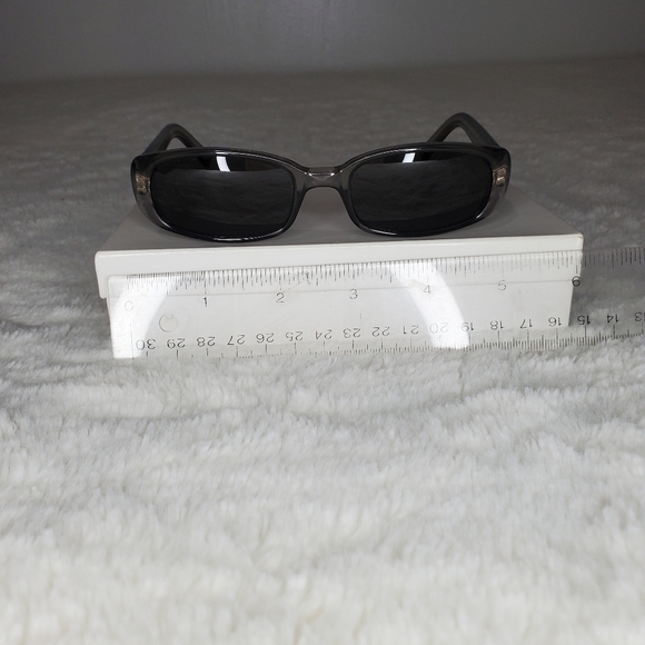 Gucci - Unisex Sunglasses - Clear Plastic Grey frame with Black Lens. - Picture 2 of 4